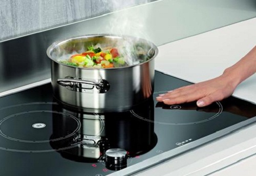 Bếp từ Bosch chỉ làm nóng vùng có dụng cụ nấu, hạn chế tình trạng bỏng nóng khi chạm vào vùng xung quanh.