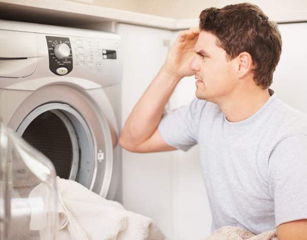 Bình tĩnh kiểm tra lại đường ống xả của máy giặt khi xảy ra tình trạng máy giặt Bosch xả nước quá lâu.