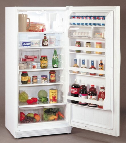 Lau dọn thường xuyên để tủ lạnh không có mùi hôi khó chịu