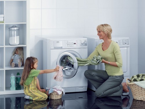 Những lưu ý về chất liệu vải khi cho vào máy giặt