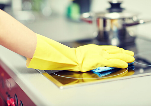 Khi chức năng cảnh bảo nhiệt dự tắt bạn mới có thể chạm hoặc vệ sinh mặt bếp