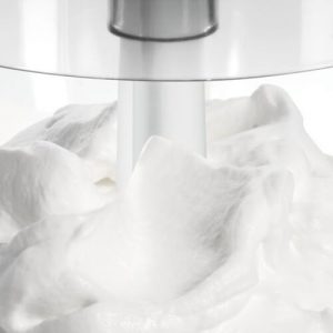 Phụ kiện đi kèm Bosch MMR08R2 còn giúp bạn đánh kem để làm các món tráng Phụ kiện đi kèm Bosch MMR08R2 còn giúp bạn đánh kem để làm các món tráng miệngmiệng