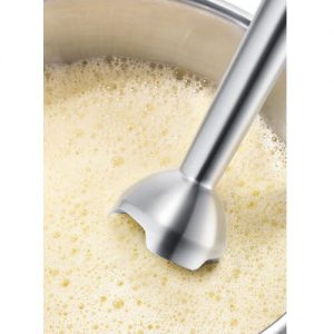 Chân máy xay làm từ thé không gỉ, thiết kế theo dạng quả bóng Golf, đem lại hiệu quả xay nhuyễn hoàn hảo