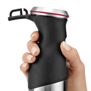 Thiết kế tay cầm thon gọn theo dáng tay cầm, thoải mái khi sử dụng