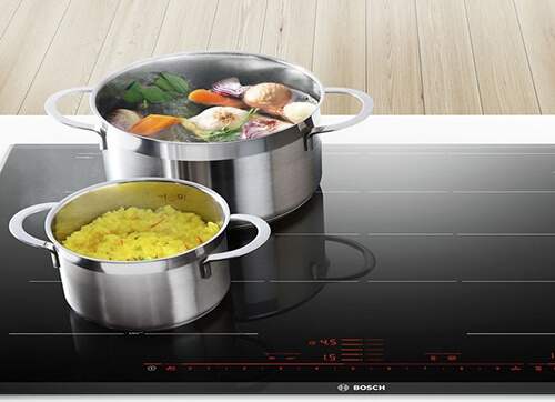 Bếp từ đa điểm sử dụng công nghệ Flexinduction, tích hợp nhiều điểm thành vùng nấu rộng lớn