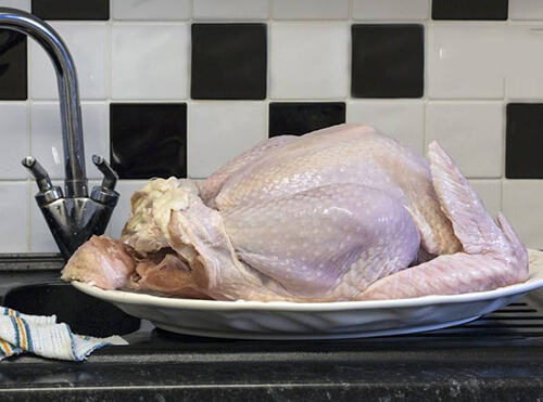 Thịt sau khi rã đông cần được chế biến ngay để ngăn vi khuẩn sinh sôi