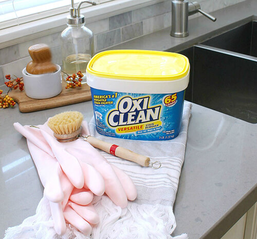 Oxi Clean có khả năng tẩy và làm trắng an toàn, thân thiện da tay