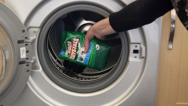 Dùng bột tẩy vệ sinh máy giặt có tốt không