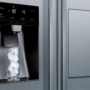 ngăn lấy đá và nước mát bên ngoài tủ lạnh bosch KAG93AIEPG
