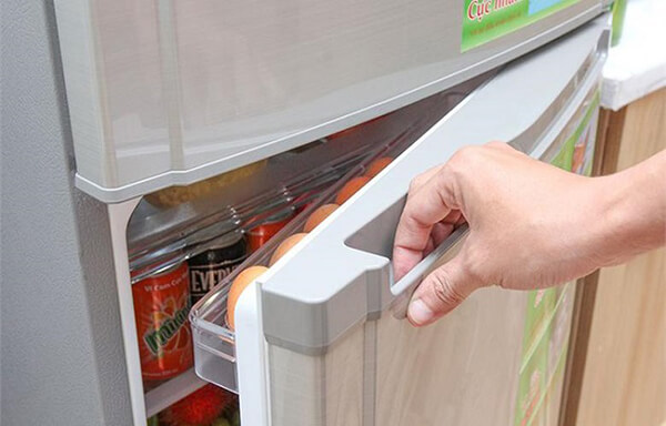 cách khắc phục tủ lạnh đổ mồ hôi